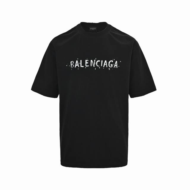 Balenciaga 巴黎世家 25Ss 字母双B手绘水洗破洞短袖 购入原版对版操作。领口，袖口，下摆均采用破洞工艺处理 260克精梳棉面料，洗水后达280克全