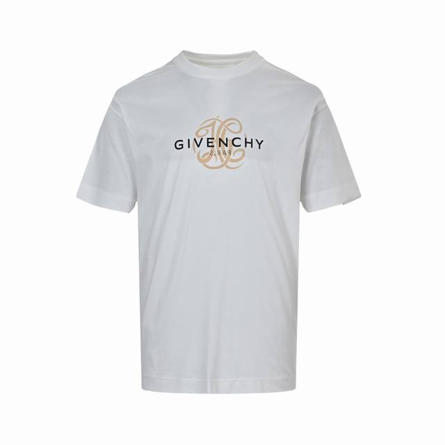 Givenchy 纪梵希 25Ss 反转字母Logo印花短袖 采用 %棉质面料，柔软透气，让你在夏日里尽享舒适。 前后饰以翻转效果Givenchy Paris