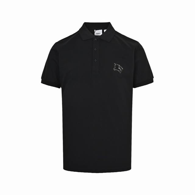Burberry 巴宝莉 25Ss 镂空战马Polo短袖 选用棉质珠地网眼布打造，定制材质260G长绒棉。衣领为双系统提花定织扁机制成，有弹性，不变形。衣服全部