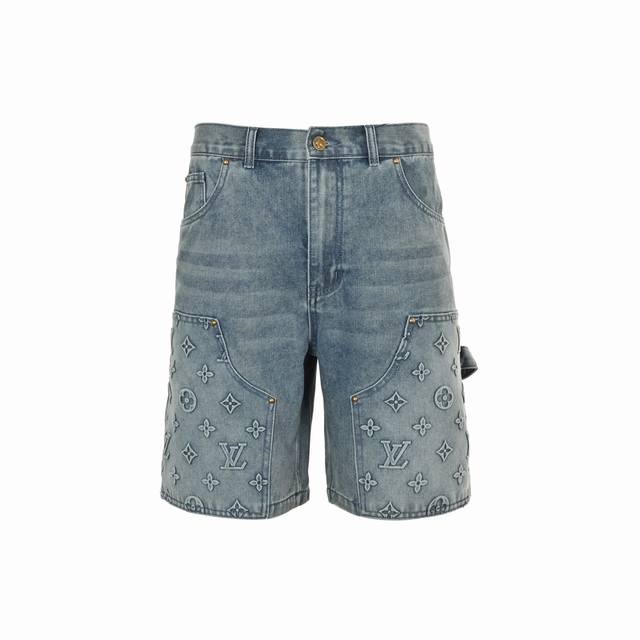 Louis Vuitton 路易威登 25Ss 老花浮雕牛仔短裤 本款工装牛仔短裤浸染水洗色调，为拼接结构和尖角口袋压印 Monogram 图案，可与同款工装衬