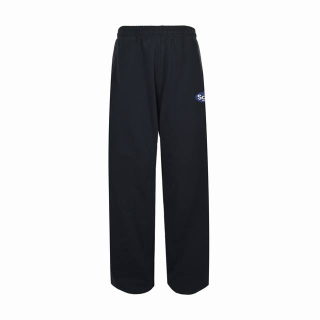Balenciaga 巴黎世家 Scholl刺绣紫圆标长裤 采用100%优质纯棉面料制作，以天然材质为核心，为追求舒适与品质的消费者带来贴心的穿着体验。柔软亲肤
