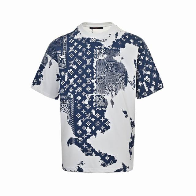 Louis Vuitton 路易威登 腰果花印花短袖 采用定制26S双纱无尘棉面料，采用1×2双纱螺纹，克重260G， 对版定染卡其色，多维度测试对比色差问题，