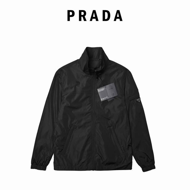Prada 普拉达 25Fw 手臂三角标立领夹克 #防风防雨透气 #时尚单品 #防风防水 #秋冬男生穿搭 #时尚与实用 #硬壳冲锋衣 #心动户外只买热爱 秋冬新