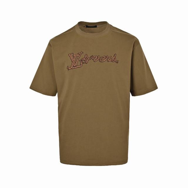 Louis Vuitton 路易威登 24Ss 麻绳绳结刺绣短袖 Lovers刺绣贴饰融入24秋冬秀场的套索Ropes元素风格，与后部路易标识相映成趣，优雅设计