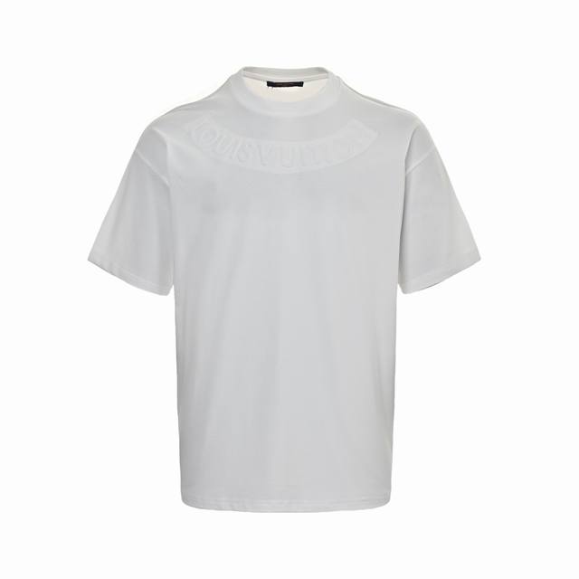 Louis Vuitton 路易威登 领口字母浮雕压花短袖 面料采用高克重260G重精梳棉，定制1:1螺纹，面料舒适亲肤无异感， 制定染面料，纺织密度高，垂感佳