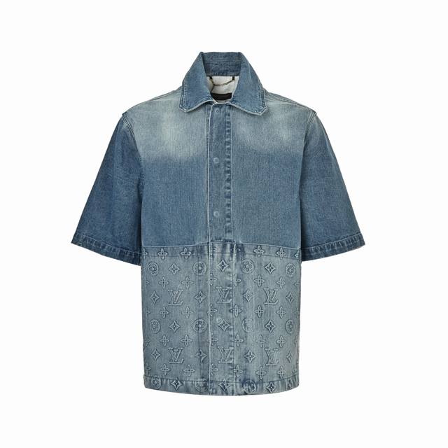 Louis Vuitton 路易威登 老花浮雕牛仔短袖衬衫 驴家23Ss新款牛仔夹克将Monogram压纹口袋融入悠闲工装轮廓，可与同款工装裤共筑潮流造型，亦可