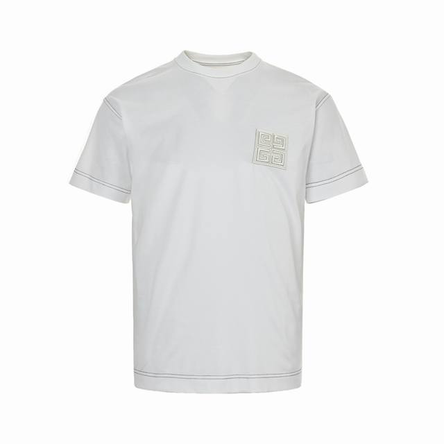 Givenchy 纪梵希 25Ss 胸口4G明线刺绣短袖 采用 %棉质面料，柔软透气，让你在夏日里尽享舒适。 胸前4G刺绣牛皮贴布绣花，整件衣服搭配白色线条锁边