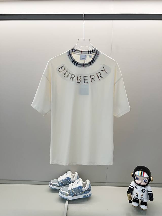Burberry 巴宝莉 260克圆领短袖T恤 品牌格纹领口立体凹凸字母Logo压花工艺 官方同步 高版本 高品质 时尚个性 百搭潮流 纯原品质 原版面料 吊牌