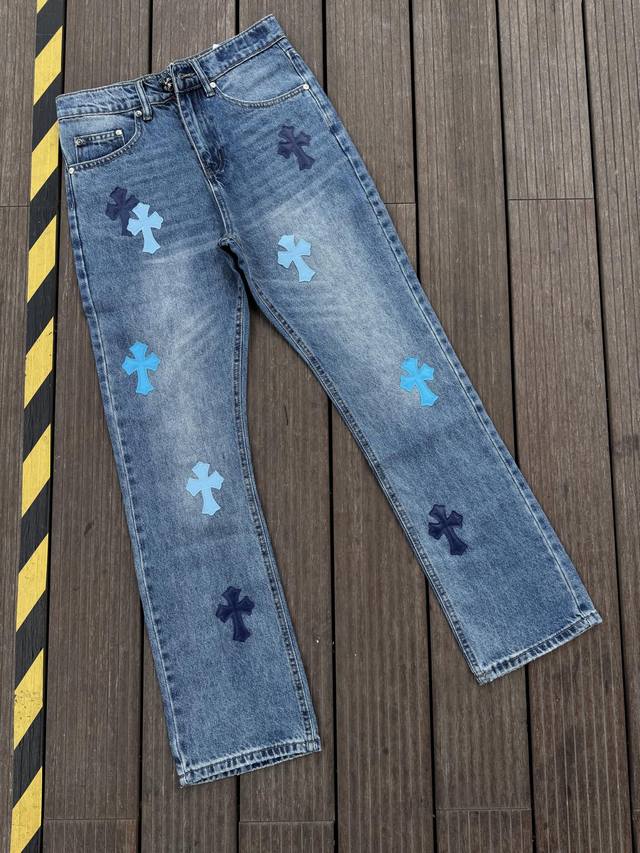 顶级版本，实拍无 P，区别市场通货 Comehearts 微喇蓝蓝宽腿裤 顶级重工时髦设计一贯的高街奢华风格打造 说起这个风格藏银家族跟Gu家族绝对是其中的翘楚