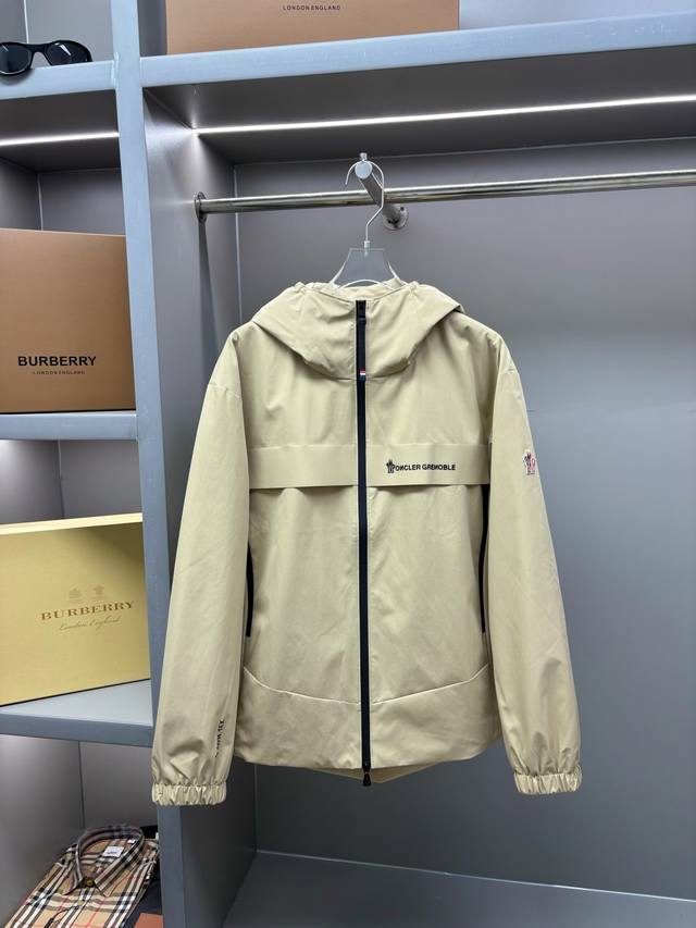 蒙口 Moncler 功能性连帽户外薄棉夹克 香港贸易公司渠道订单,高端代工厂P出货。来自意大利顶级奢华品牌Mon.. E入手之后才发现他有多高端大气！敢Pk市
