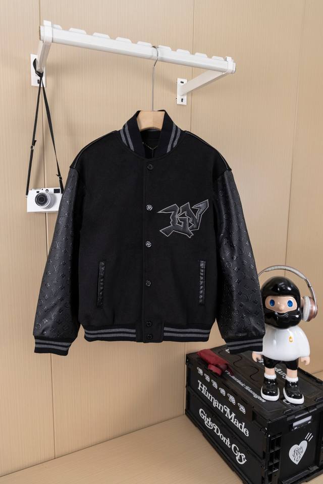 挂拍图 顶级版本 Louis V22Ss夏季新款暗黑小人棒球服路易 威登定制面料 Lv新款压纹压印外套棒球服Vibe风男女同款 独家款式 纯黑系列 尺码Xs-L