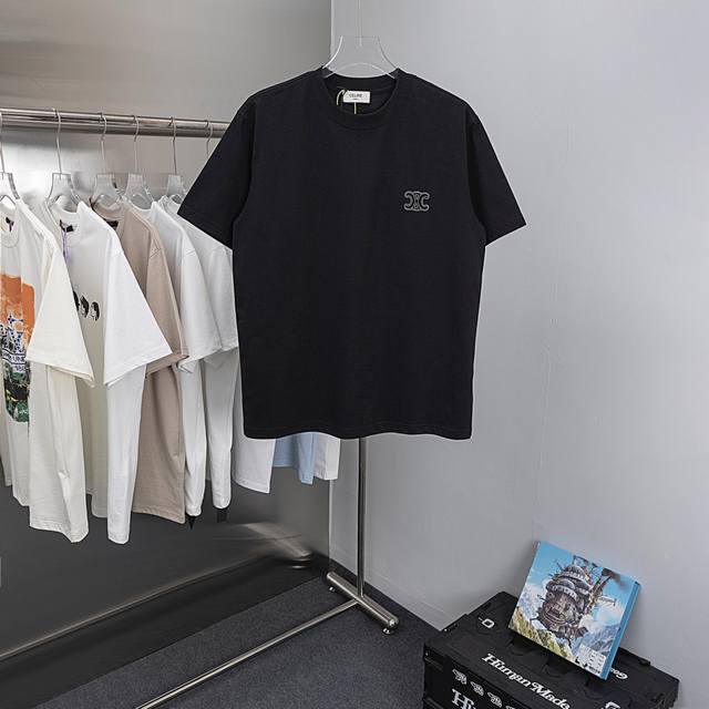 礼盒装 款号Y08-1码数Xs-S-M-L黑白两色 25Ss赛琳新款CéLine Logo字母刺绣 特殊手工割破、原于Celine经典著称、男女百搭款、也是非常