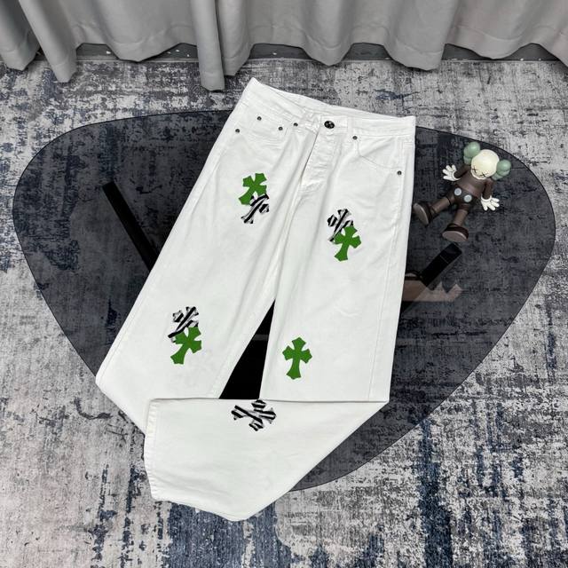 高版本Chrome Hearts克罗心 英伦限定斑马苹果绿皮十字牛仔裤，男女同款。Ch牛仔裤均需要成品水洗后再拆开手工订绵羊皮十字皮再拼接完成，整件工艺多到说不