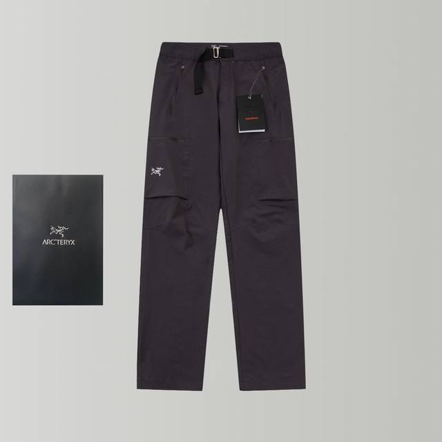 5可配信封 始祖鸟户外机能速干裤 高品质 柜柜款 System-A 户外机能长裤 四季款 这款 裤子可应对多变的天气适用于攀岩、旅行或远足。 轻度保暖，透气弹力