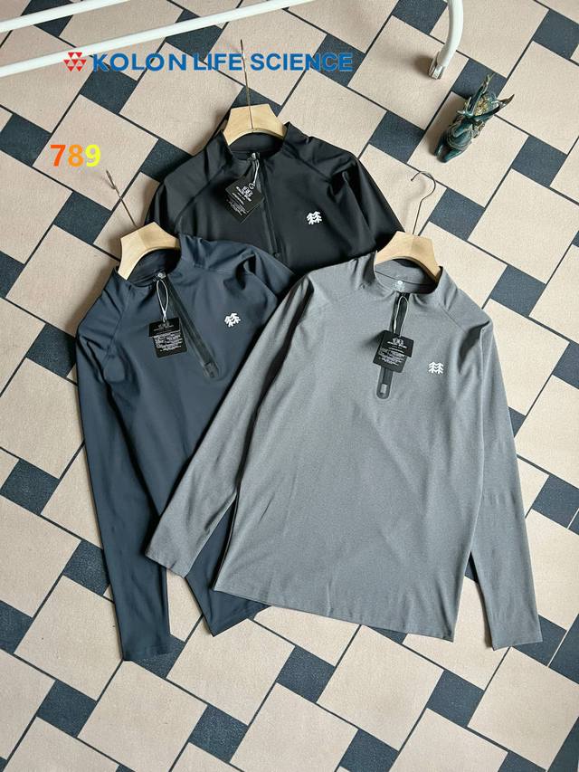 Kolon Sport 可隆 2025 秋季新款男款立体压胶 弹力运动内搭户外休闲中厚半拉链打底衫长袖！官网同步！锦纶拉绒面料，德芙版丝滑的感受！面料质感轻盈弹