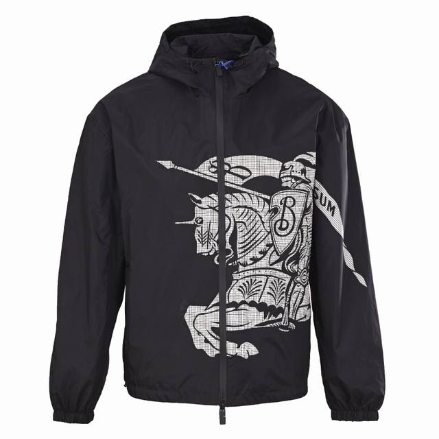 Burberry巴宝莉Bbr 马术骑士徽标尼龙夹克外套 面料由高品质的尼龙面料，具有轻盈、耐磨、防风防水等特性，特殊的防水涂层处理技术，以增强其防水性能。 根据