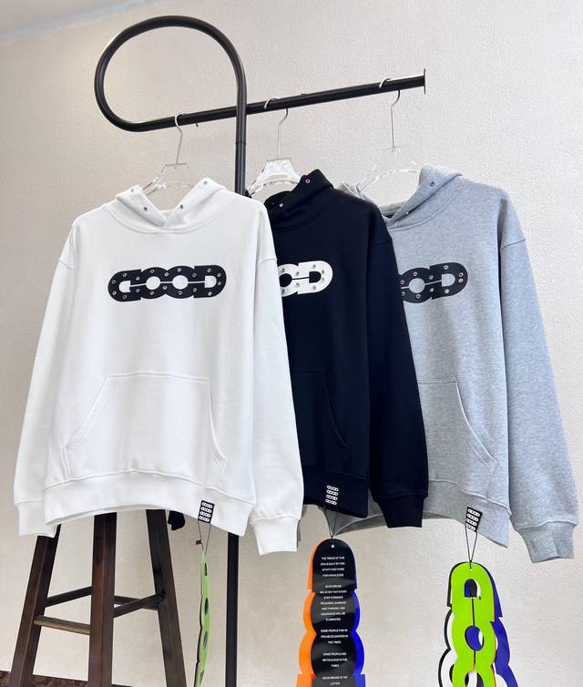 款号X216 黑白灰三色 Goodbran字母胶印镶彩钻宝石连帽卫衣 面料采用400克毛圈高克重95棉5氢纶1×1双纱洗一辈子都不会变形的 男女同款 官网细节一