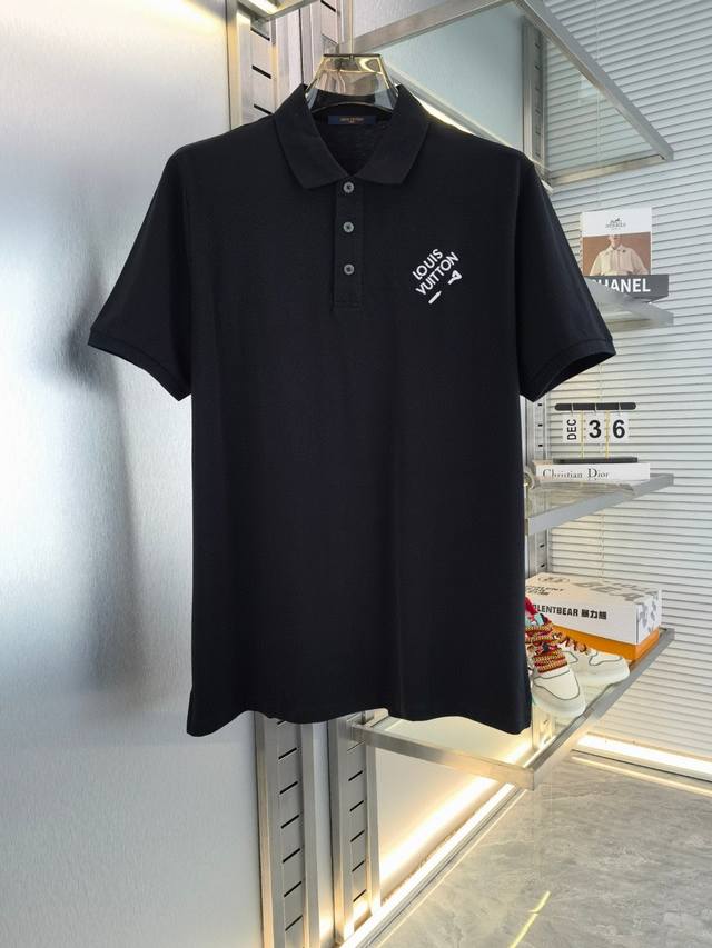 Lv 40Ss春夏高品质短袖翻领Polo衫 正确版本 顶级复刻 可随意对比 三标齐 高级进口丝光珠地面料，精美刺绣工艺 原版五金辅料 原厂原标 精心设计 大牌品