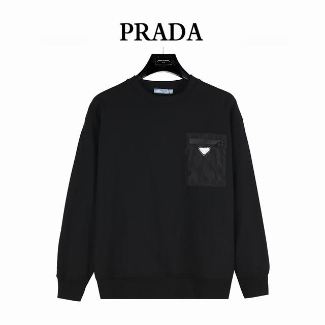 Prada 普拉达 25Fw 侧边尼龙口袋三角标卫衣 精致升级，越简单越显格调，更能体现街头的休闲版型， 是大多数人都喜欢的Oversize版，上身很好驾驭，又