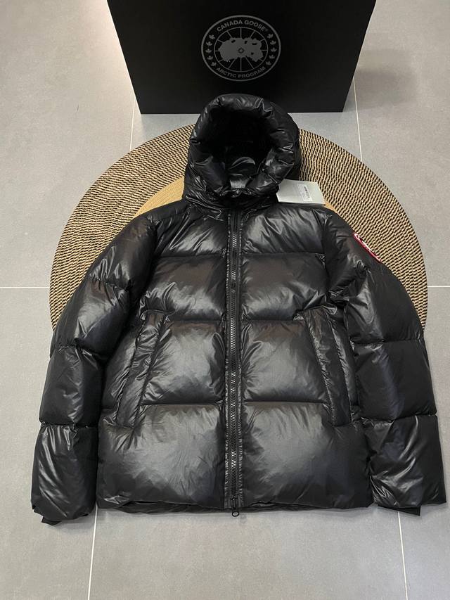 黑色红标 顶级版本 加拿大鹅 限定新款Crofton泡芙羽绒服 纯广检95白鸭绒填充 顶级版本，天花板级别 Crofton 松软大面包， 最新款式，防寒效果高达