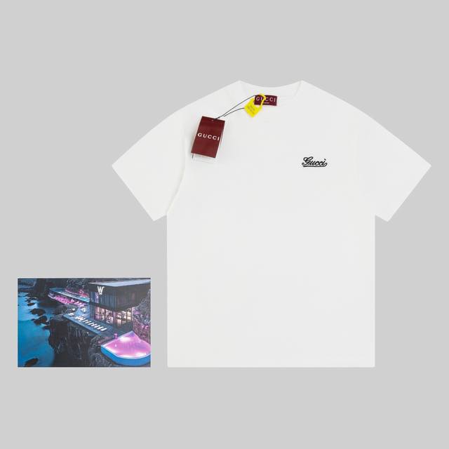 礼盒版 Gucci 夏季侘寂色系的Tee不得不夸 Gucc*可太会了！原胚瓷白 极限推荐！超酥糊的“Chill” 自带慵懒惬意氛围 很野生 特别 黑白两色现货