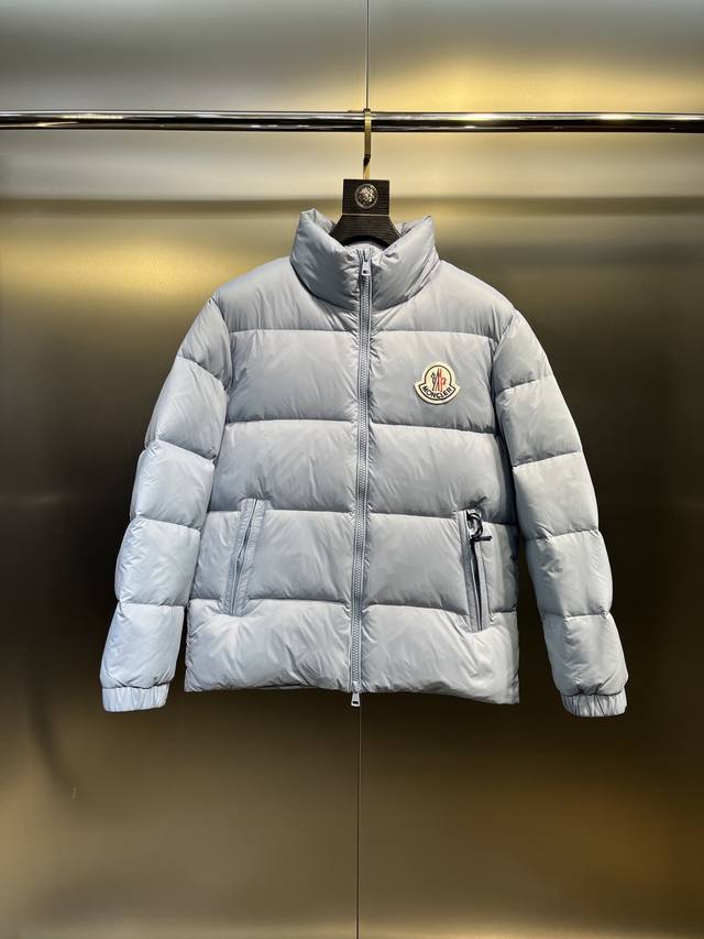 Moncler Citala 短款男士羽绒服夹克外套.放眼望去,市面版本一个能打的都没有.130W+一吨的特级欧规鹅颈绒填充.850+的蓬松度,我比市面版本蓬一