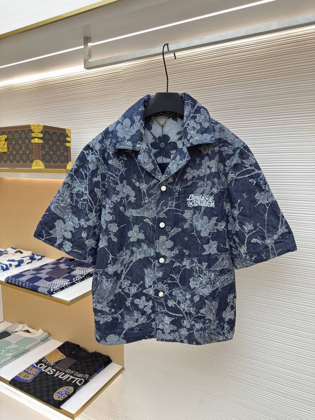 Louis Vuitton 花卉刺绣字母短袖衬衫 正品：9499购入开发 货号：1680178-B40 面料：牛仔面料 工艺：提花制作 版型：合身版型 克重：约