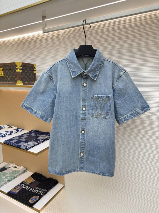 Louis Vuitton 徽标牛仔短袖外套 正品：10800购入开发 货号：1680175-B10 面料：丹宁牛仔面料 工艺：重酵素水洗 版型：合身版型 尺码