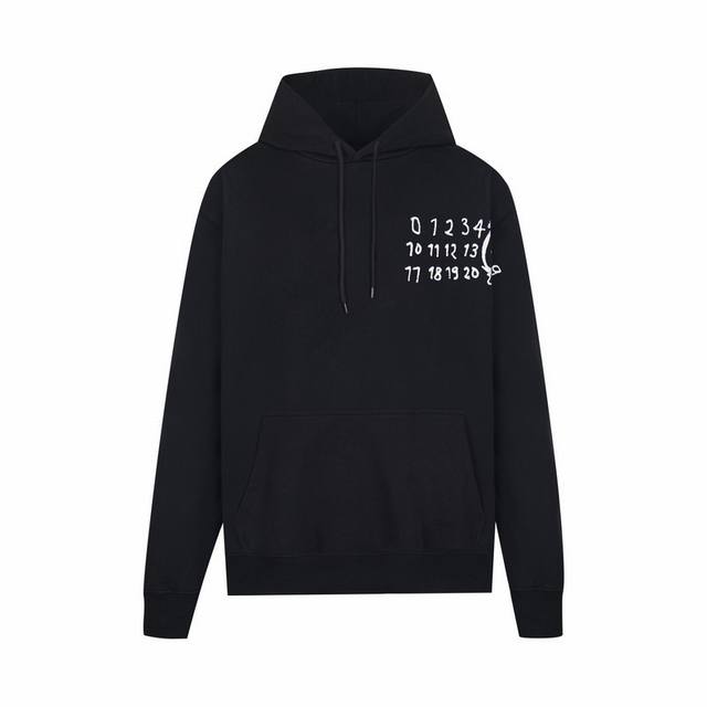 高版本Maisonmargiela 马吉拉 侧边数字印花连帽卫衣，男女同款。 采用450G重磅毛圈面料 非市面 G薄款普通版本 注意区分！过高温缩水2次 不计成