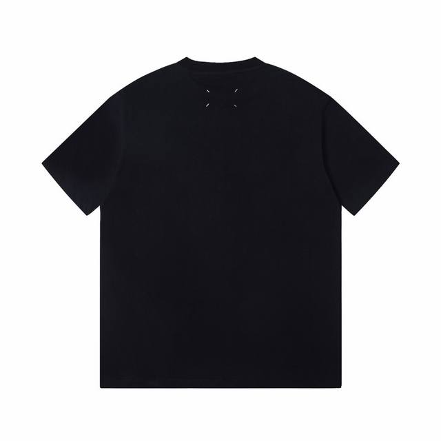 高版本Maisonmargiela 马吉拉 重影刺绣数字短袖，男女同款。 满满的高级感 刺绣有加内衬穿感更舒适，性价比超高 手感超级柔软、细腻、柔软和不起球且不