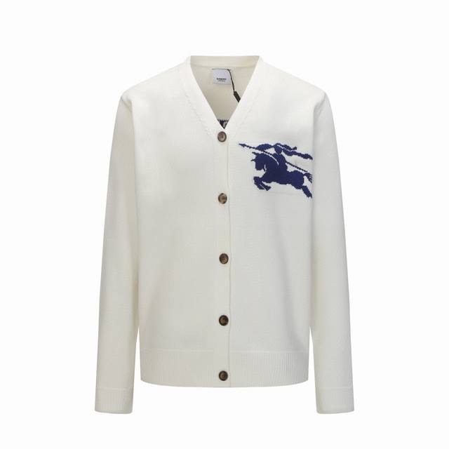 Burberry博柏利 Fw25 马术骑士徽标毛衣 男女同款 白色 商品描述 针织衫，选用柔软羊绒混纺面料打造，于意大利工坊精制而成。点缀对比感马术骑士徽标 E