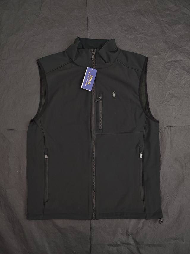 宝子们看过来！Polo Ralph Lauren 机能风马甲重磅来袭 经典黑色高级感拉满！胸前精致小马标刺绣，品牌辨识度直接拉满 细节控狠狠爱住！品牌定制拉链顺