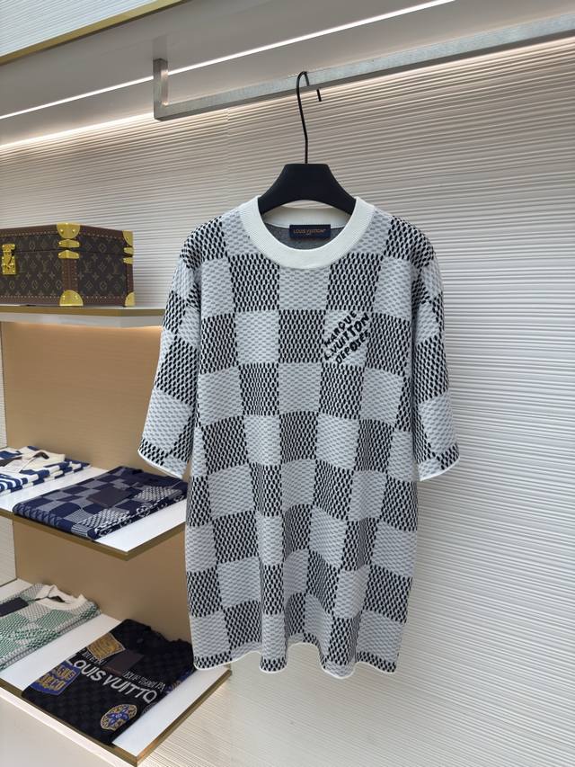 Louis Vuitton 棋盘格毛织短袖 正品：9850购入开发 货号：1680124-A35 面料：精梳棉纱纱线 工艺：毛织 版型：合身版型 尺码：Xs-S