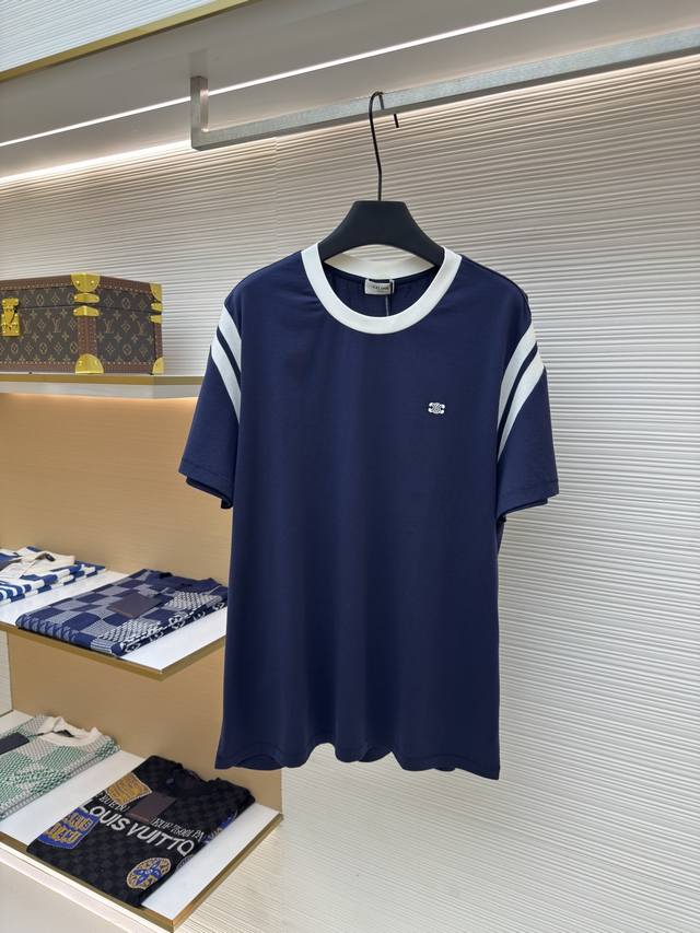 Celine 撞色袖绣花T恤 正品：5900购入开发 货号：1680167-A00 面料：面涤纶珠地平纹布面料 工艺：针织制作 版型：合身版型 克重：约 克 尺