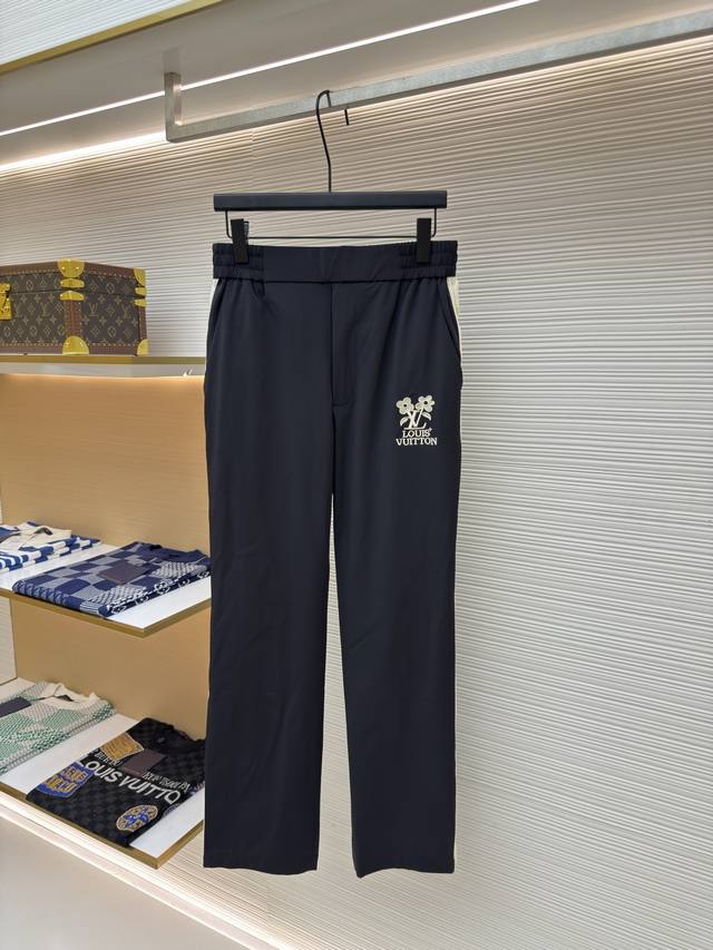 Louis Vuitton 花朵刺绣字母长裤 正品：9250购入开发 货号：1680157-B70 面料：锦纶斜纹布面料 工艺：刺绣制作 版型：合身版型 克重：