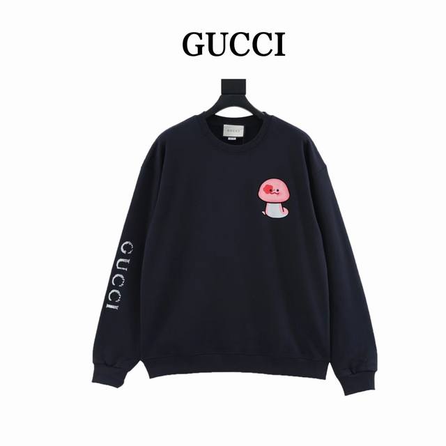 Gucci 古驰 蛇年限定款趣味卡通蛇仔印花蓝卫衣 时髦百搭又超级减龄的单品，小古家25新春蛇年限定款，趣味小蛇卡通图案点缀于胸前，呆萌又可爱的样子，没有人能拒