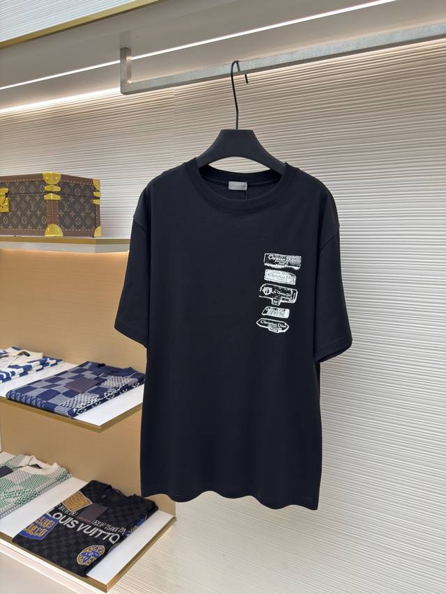 Dior 植绒标识T恤 正品：7 购入开发 货号：1680146-A05 面料：纯棉面料 工艺：植绒提花制作 版型：合身版型 克重：约255克 尺码：Xs-S-