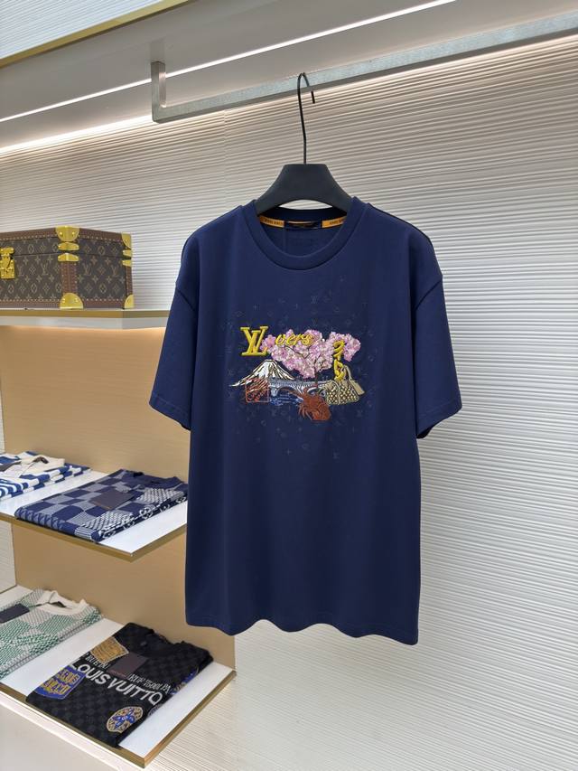 Louis Vuitton 龙虾刺绣圆领短袖 正品：12419购入开发 货号：1680134-A50 面料：平织纯棉面料 工艺：刺绣制作 版型：合身版型 克重：