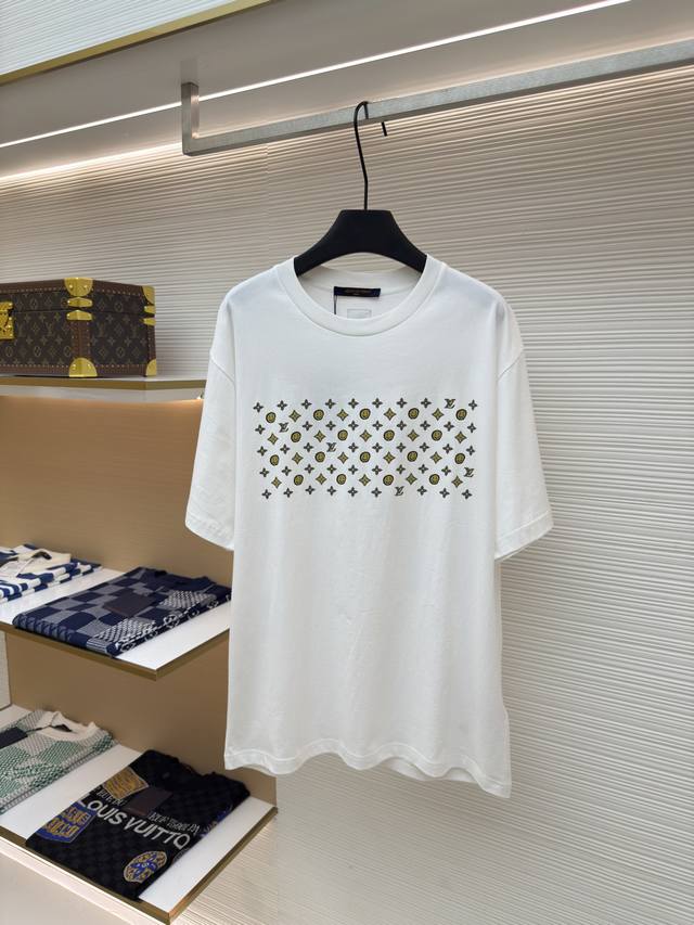 Louis Vuitton 笑脸短袖T恤 正品：8109购入开发 货号：1680133-A10 面料：纯棉面料 工艺：印花制作 版型：合身版型 克重：约 克 尺