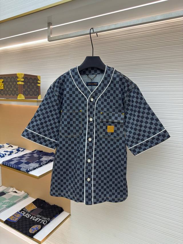 Louis Vuitton 口袋标识格纹短袖 正品：14755购入开发 货号：1680137-B35 面料：牛仔面料 工艺：提花制作 版型：合身版型 克重：约6