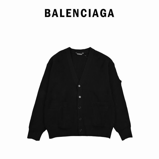 Balenciaga巴黎世家24Fw 袖标编织开衫毛衣 原16,800购入，定织新疆45支精纺羊毛纱线，不易起球，防缩水，抗变形。慈星Cx机型双系统，7针5条毛