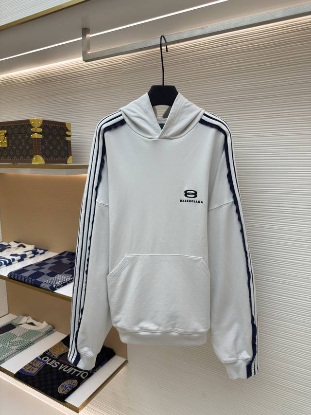 Balenciaga 肩杠连帽卫衣 正品：15720购入开发 货号：1680141-B05 面料：纯棉面料 工艺：定位裁床制作 版型：宽松版型 克重：约1005