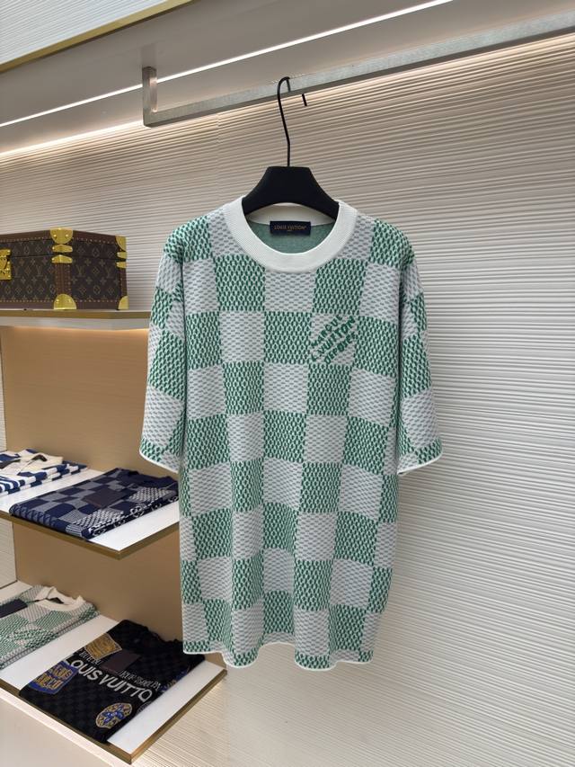 Louis Vuitton 棋盘格毛织短袖 正品：7989购入开发 货号：1680122-A35 面料：精梳棉纱纱线 工艺：毛织 版型：合身版型 尺码：Xs-S