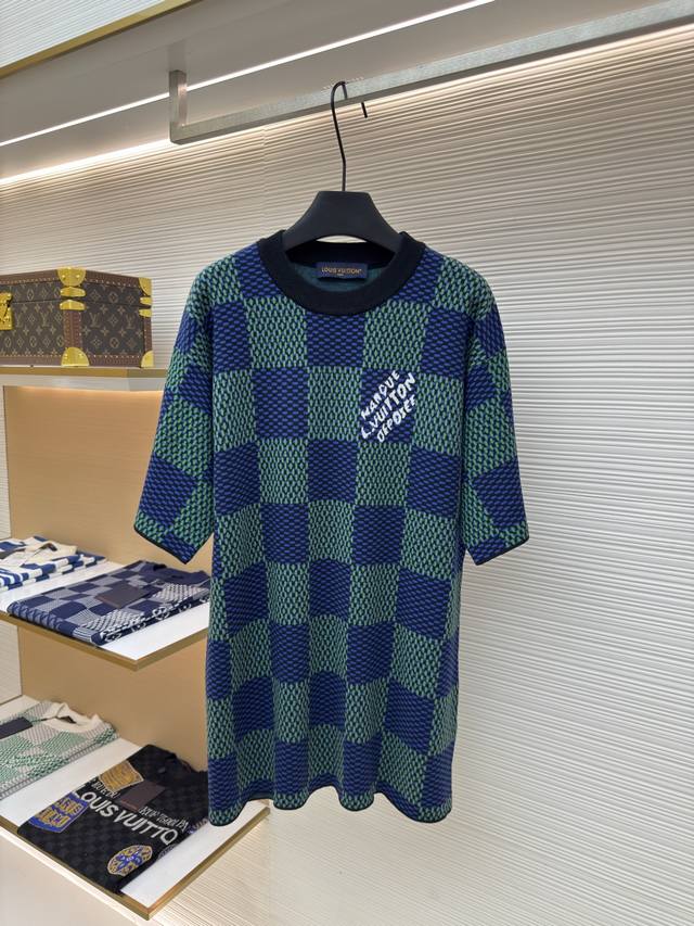 Louis Vuitton 棋盘格毛织短袖 正品：9850购入开发 货号：1680123-A35 面料：精梳棉纱纱线 工艺：毛织 版型：合身版型 尺码：Xs-S