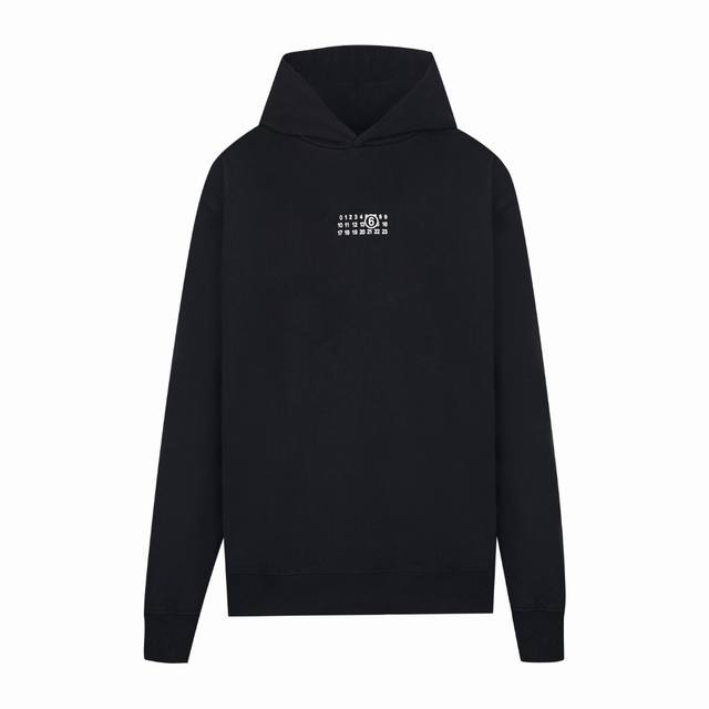 高版本Maisonmargiela 马吉拉 刺绣数字小标连帽卫衣，男女同款。 采用430G重磅毛圈面料 非市面 G薄款普通版本 注意区分！过高温缩水2次 不计成