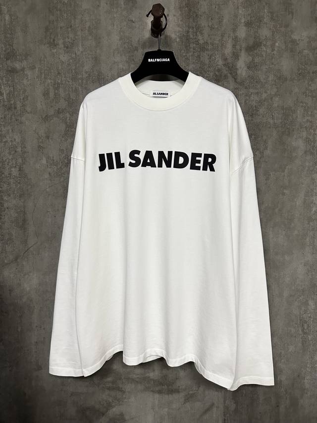Jil Sander 吉尔 桑德 25Ss 经典Logo厚板胶印花长袖T恤 面料：高定超重磅全棉双纱紧密新疆棉 克重320克 搭配2*2索罗娜罗纹 布面干净 布