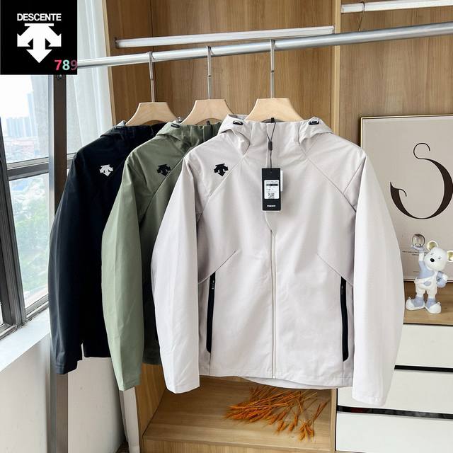 颜色;黑色，白色，绿色， 尺码;M-5Xl Descente 迪桑特秋款户外休闲外套24Ss新品 防风水透气轻量硬壳冲锋衣 1高品质 ，科技面料 防风防水 ，轻