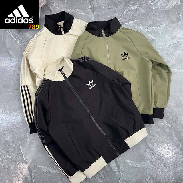 平铺图 Adidas阿迪达斯三叶草拼接复古夹克风衣 双层拼色拼接夹克外套 三叶草这件外套真的贼好看 专柜款同步发售！原单牛货！专柜大货的面料，很舒服的面料，上身