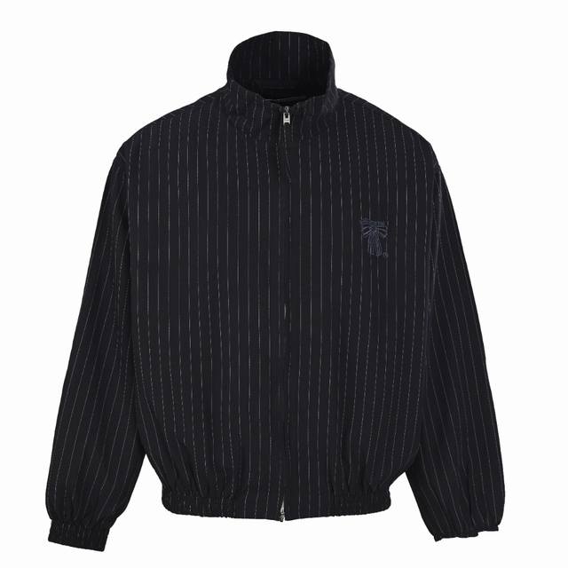 Acne Studios 蝴蝶结竖条纹夹克外套 定制条纹面料+人丝提花里布，采用进口机刺绣工艺，红外线定位裁床，精准定位，精度可达到微米级别，面料都经过砂洗，手