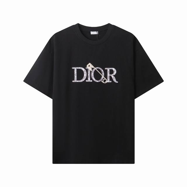 3207款，高端定制，独家最高品质版本Dio*家Logo刺绣圆领短袖T恤，采用独家定制290G原版1:1双股双纱纯棉面料，定织定染同缸无色差罗纹，定制1:1辅料